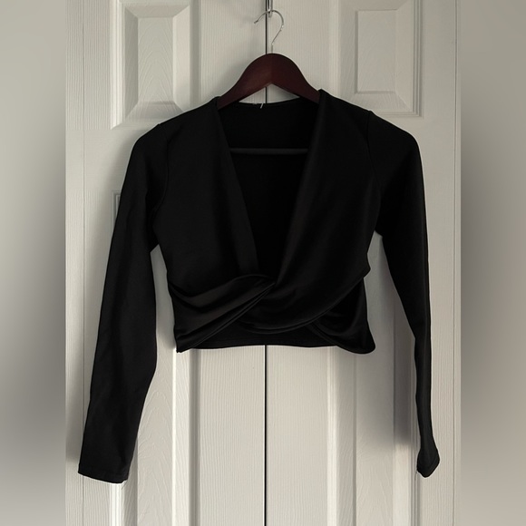 PTP-15.5-”Black Long Sleeve Crop with Twist Detail - Picture 7 of 9